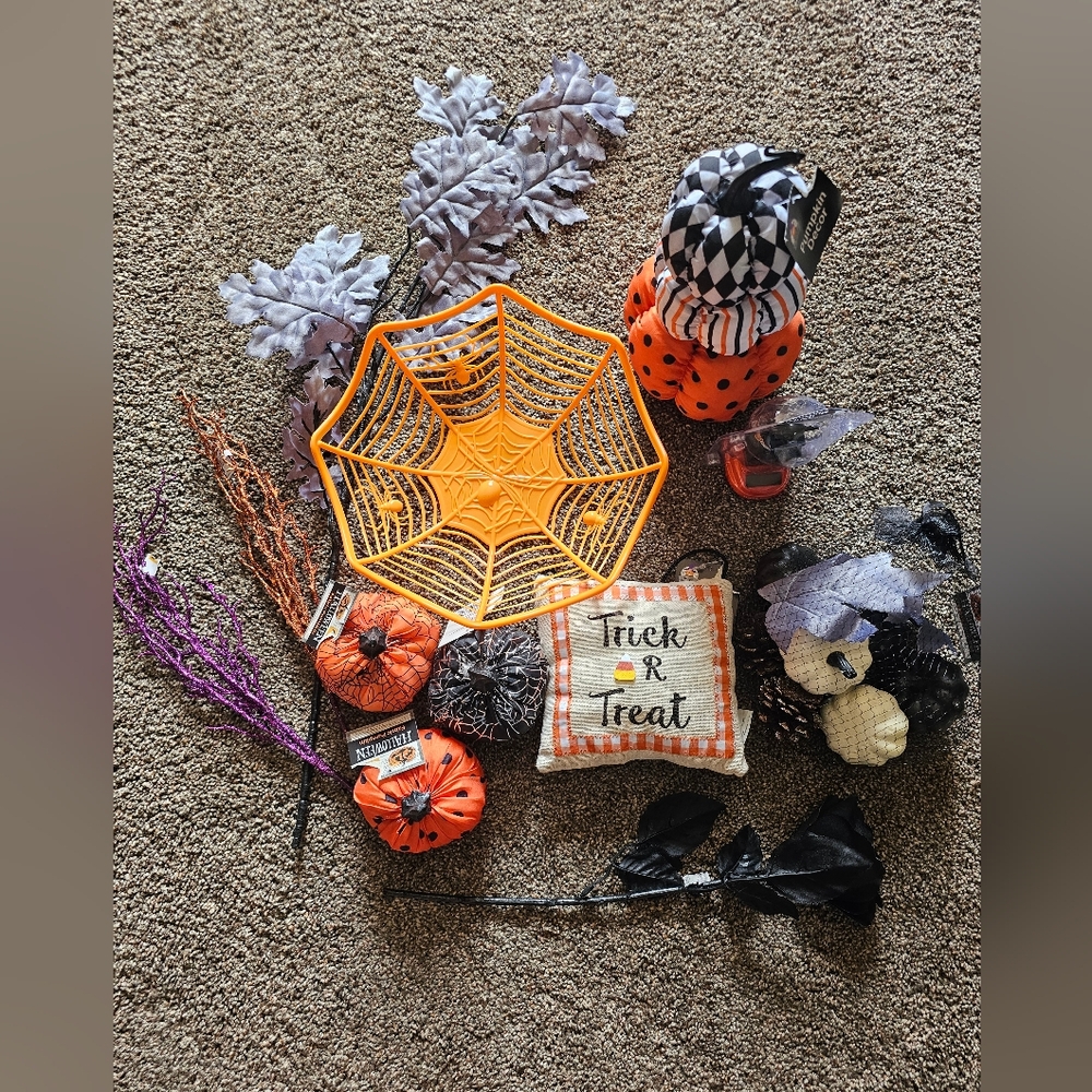 12pc Halloween Decor Set with Spider Web Basket
